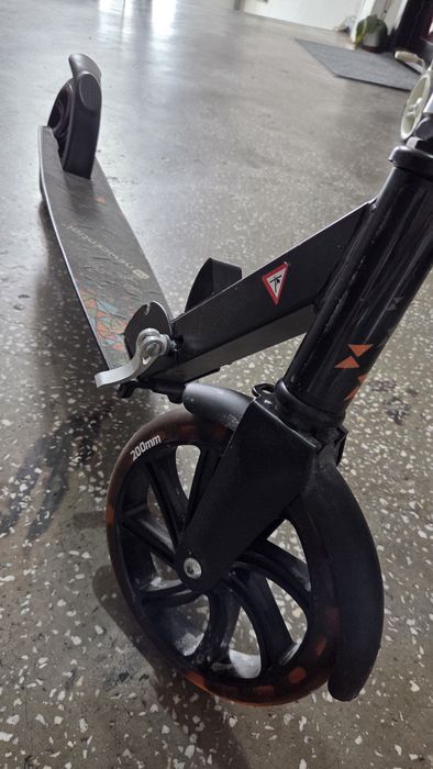 Vând trotinetă pliabilă roți 200mm