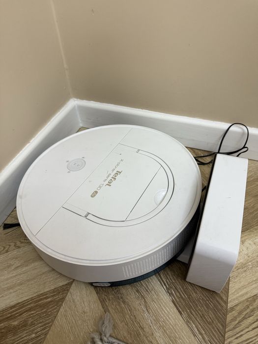 Продам робот-пылесос Tefal