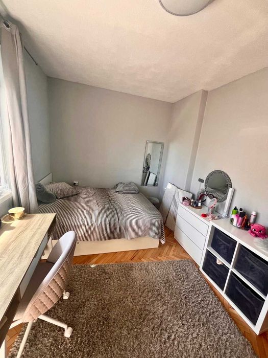 Тристаен апартамент в близост до АУБГ