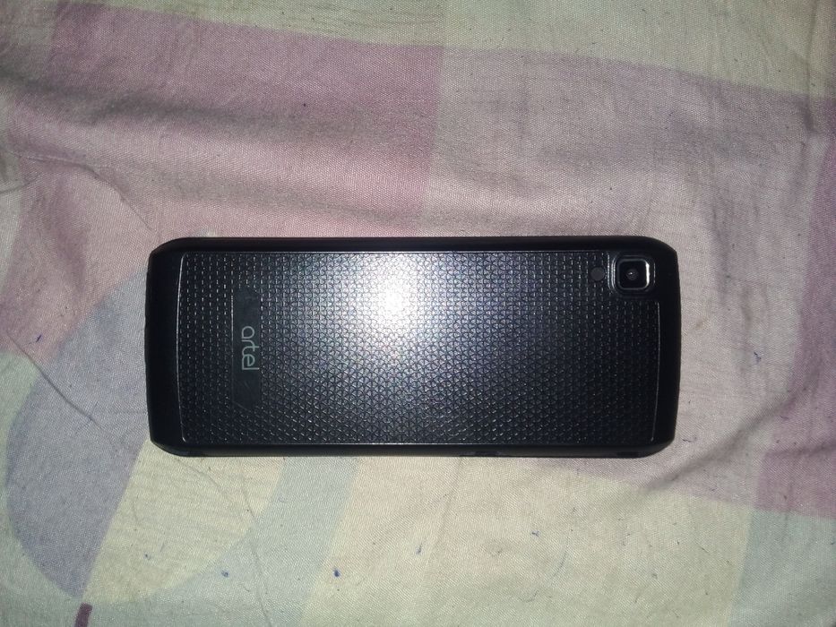 Телефоны и плашет на запчасть.