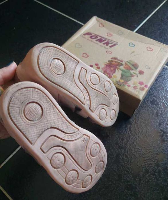 Чисто нови оригинални детски сандали Ponki