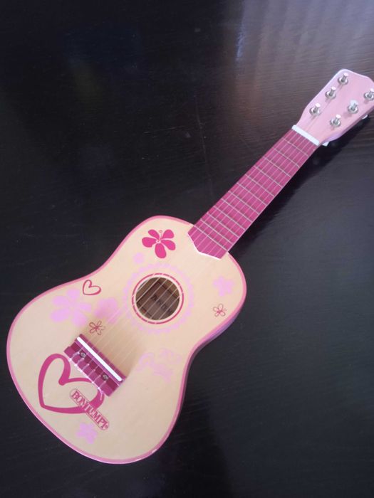 Детска дървена китара