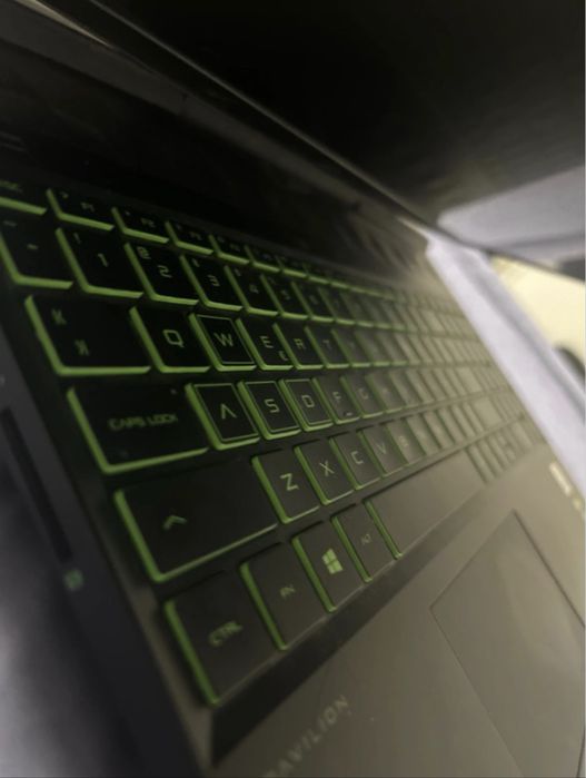 Vand laptop mouse si tastatura