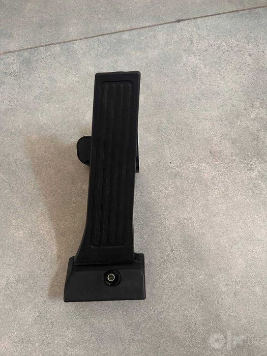 Leapmotor C10 gibrid gaz pedal v nalichi