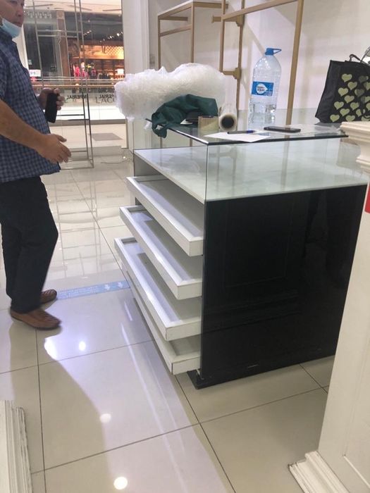 Продам мебель для магазина одежды