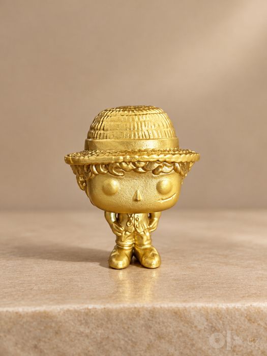 Коллекционная фигура Golden Luffy kinder surprise