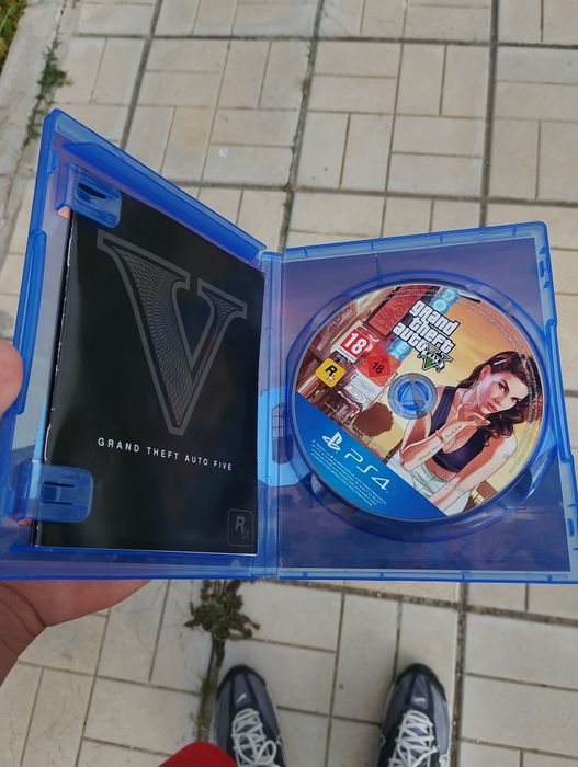 Продавам GTA 5 Premium edition