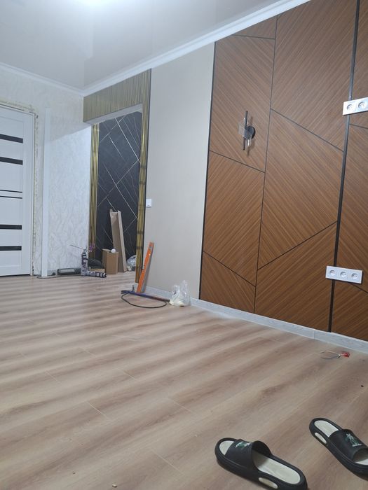 Продам 3х комн квартира 2мкр рядом есть все с ремонтом  сантехника нов