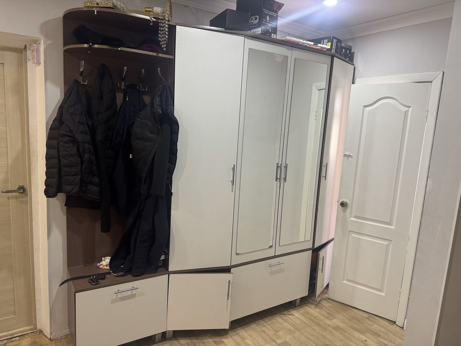 Продам шкаф для прихожи комнаты