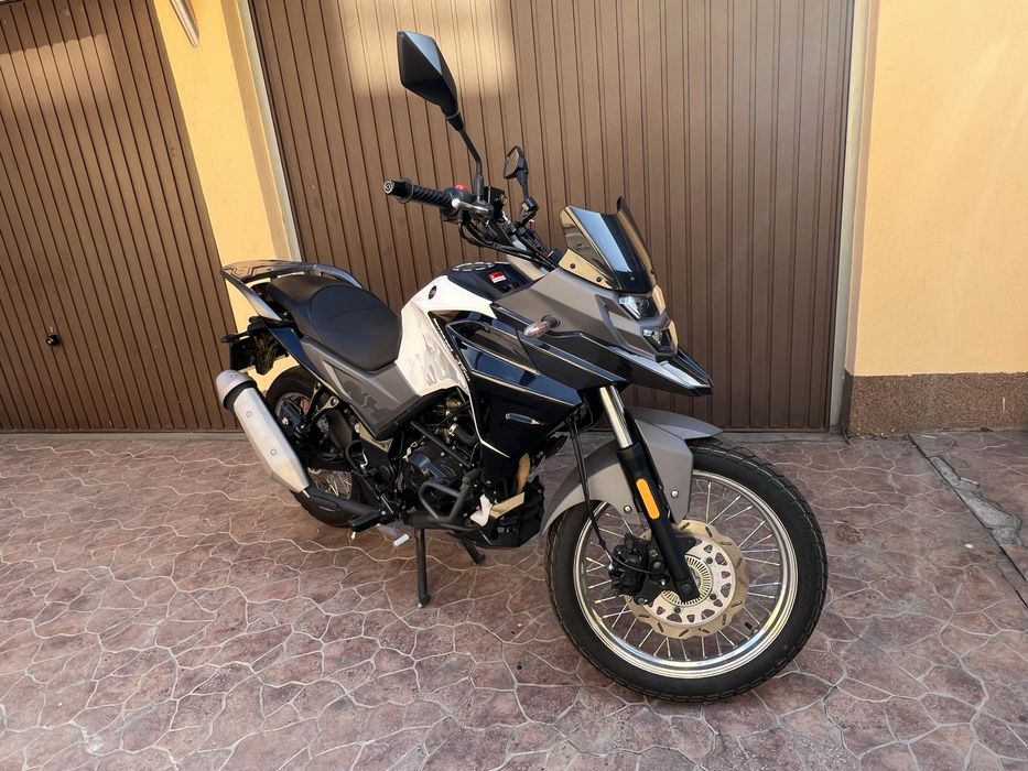 Motocicleta Adventure Sym NHT 200cc / 1000km / 2023 /ABS