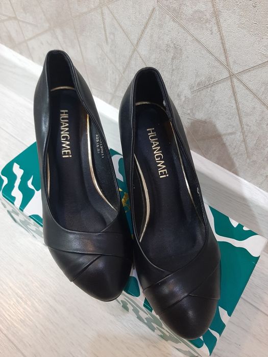 Чёрные классические туфли