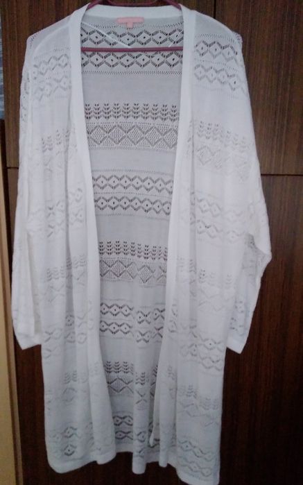 Дамски жилетки и бяла ажурена