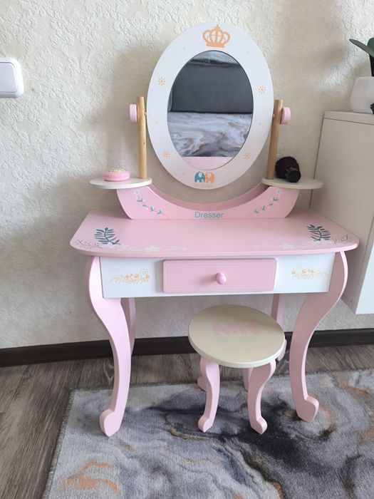 Детский туалетный столик