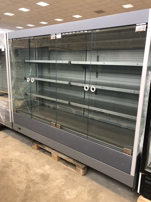Крайстенна хладилна витрина