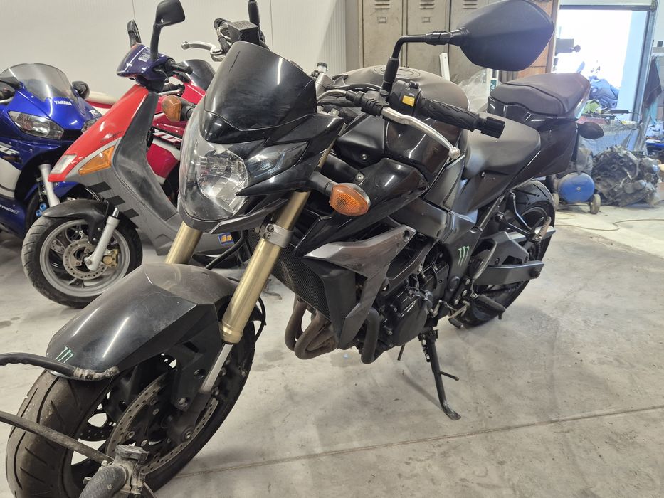 Suzuki gsr 750 на части