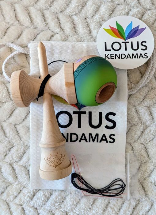 Kendama LOTUS: Gallagher/Bloom/ET Pro Mod, Antiskid/Sticky/Crushable bevel, base hole, Maple/Beech Ken (Pret pe bucata!)