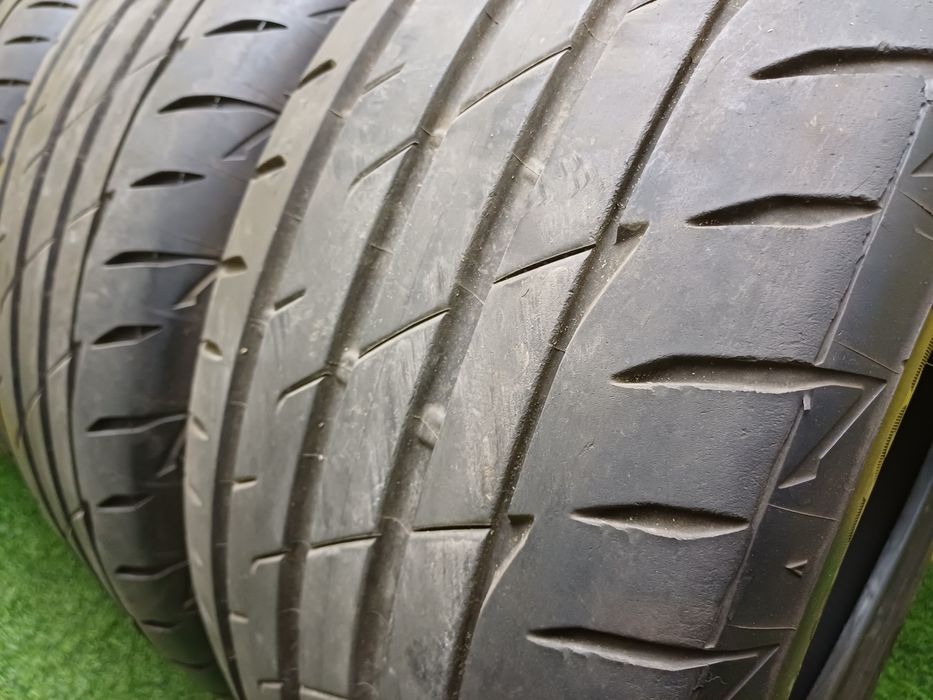Шины 255/45 R18 Bridgestone комплект.
