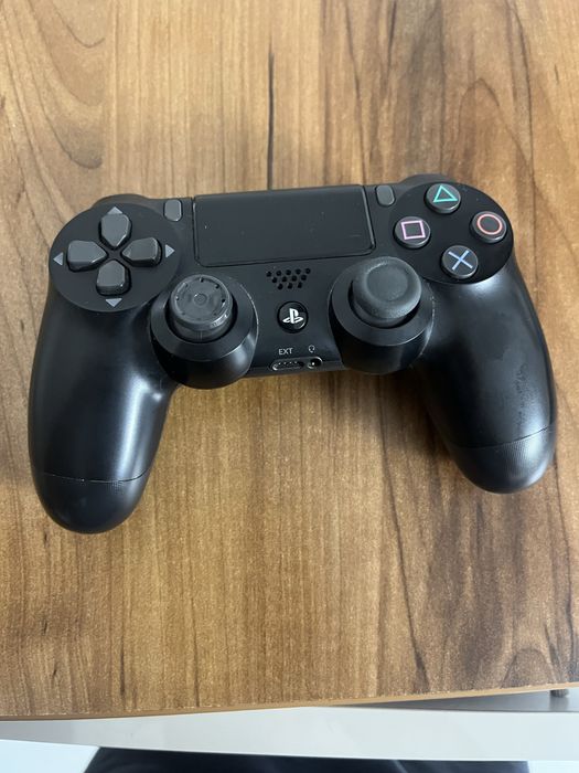Vand ps4 si doua jocuri gt5 si fc25