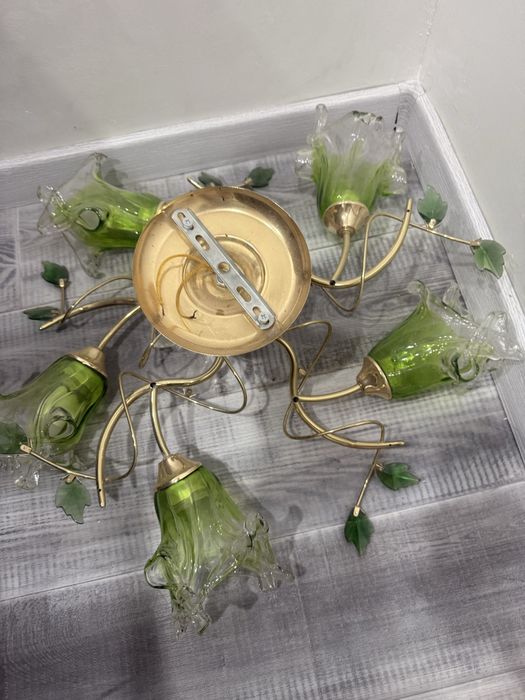 Продается люстры не дорого