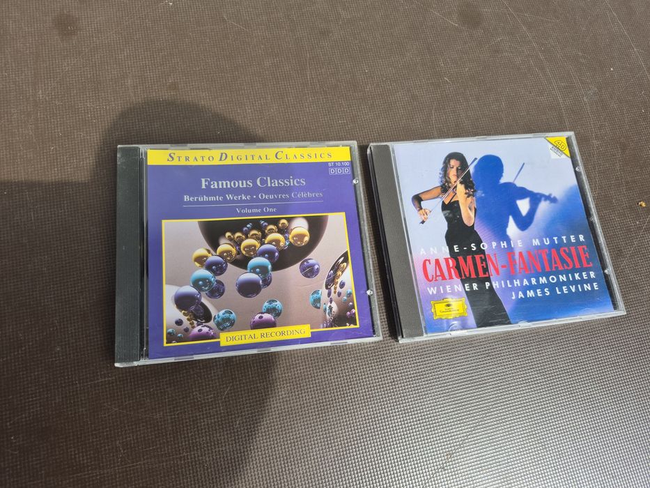 Vând 8 CD originale  muzică clasica mixta
