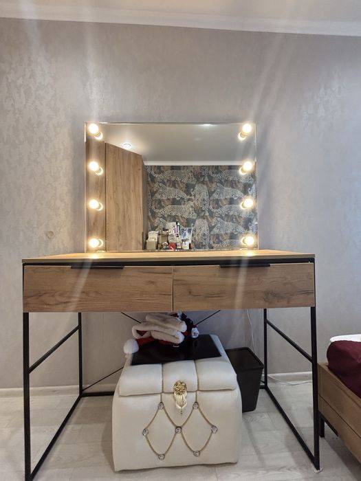 Продается туалетный столик