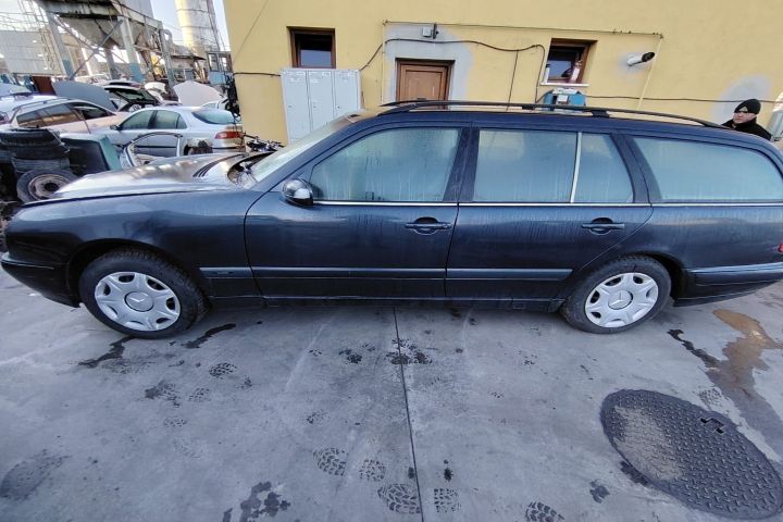 Punte spate Mercedes-Benz E-Class 2001