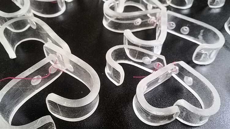 продается вешалка настенная