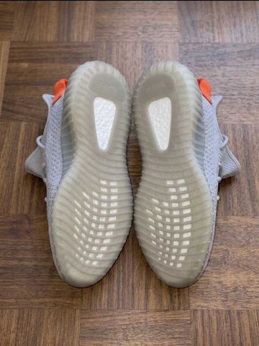 Yeezy Boost 350 V2 Tail Light