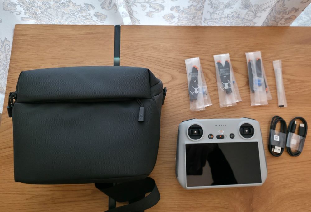 DJI RC Controller RM330 cu ecran integrat  + mini kit  - nou