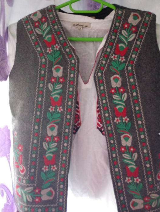 Vând ie tradițională,cojoc tradițional baiat