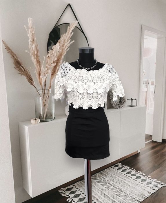 Bluza alba lucrata manual cu model XS-S