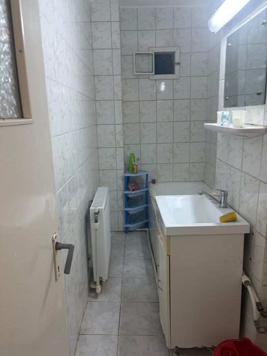 De închiriat apartament 3 camere