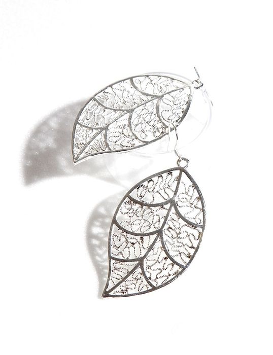 Сребристи обеци , цветни големи и малки цветни в кутия