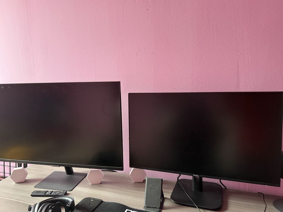 Vând accest pc cu tot cu cele 2 monitoare