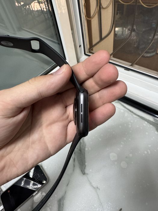 Продаются часы apple watch SE