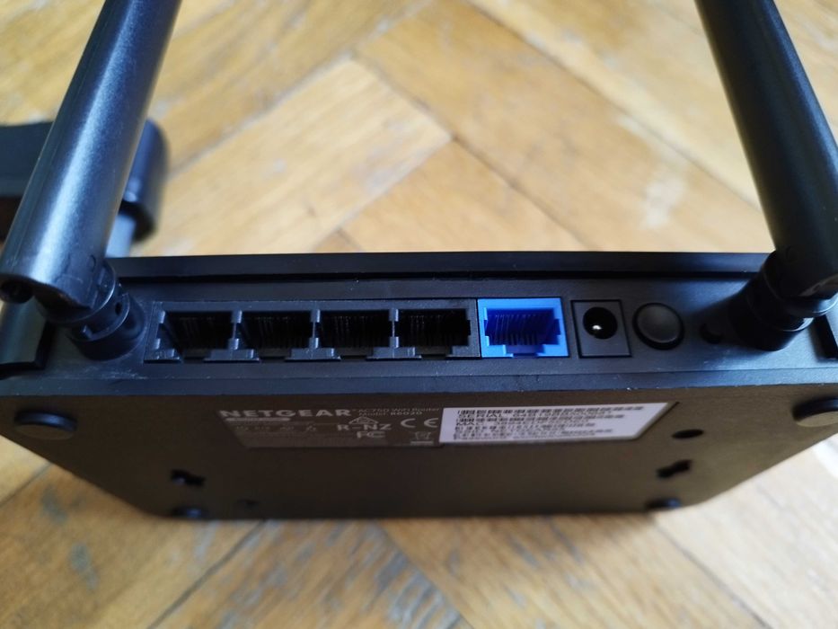 Router Netgear WiFi AC750 R6020