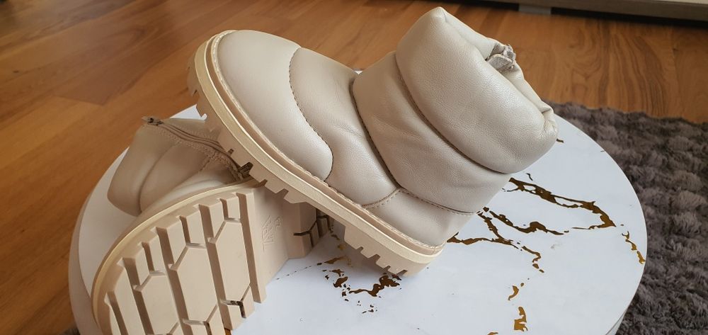 Ghete de iarna impecabile ZARA mărime 23