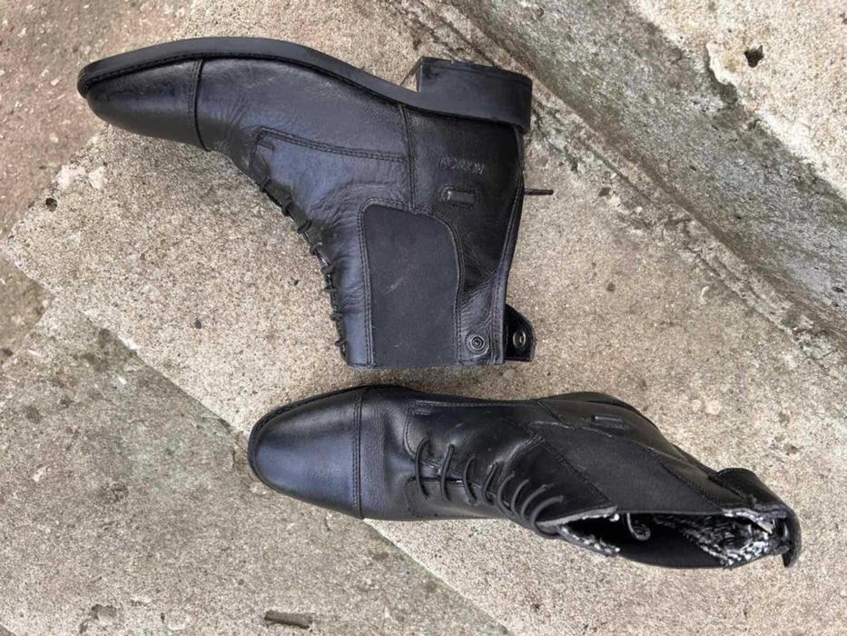 Боти за конна езда