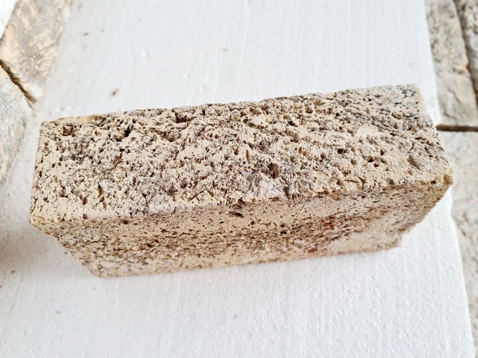 Caramida aparenta noua