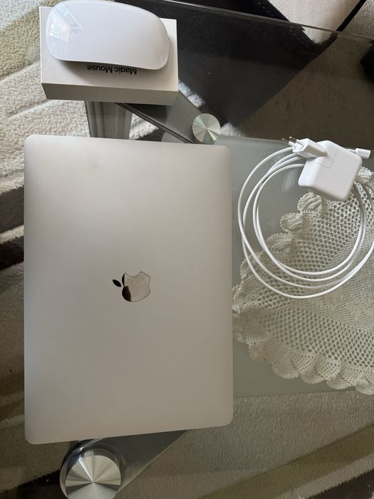 Macbook air M1 много запазен