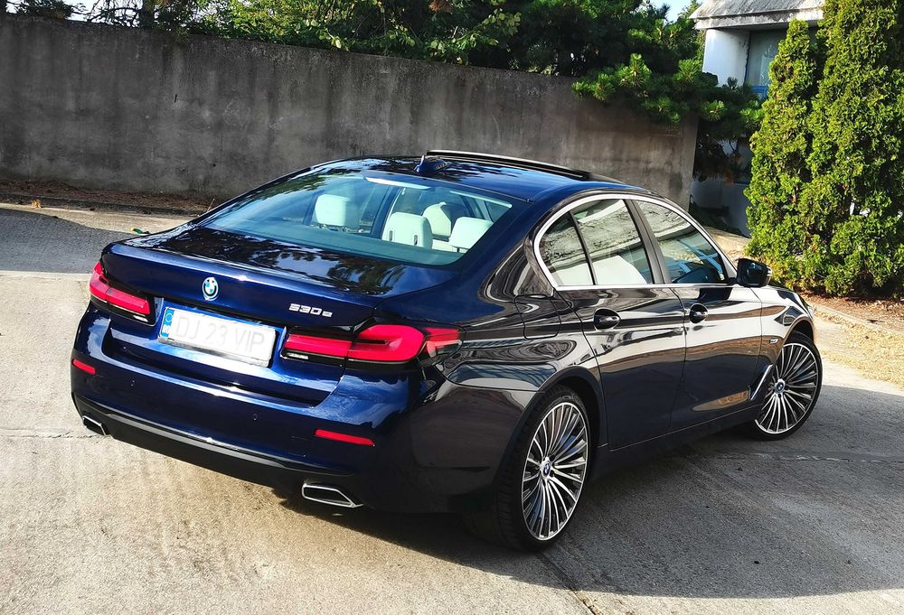 BMW Seria 5 G30 530e FACELIFT 2023 - Faruri Laser / Interior ALB Confort / Trapa