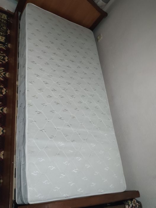 Yotoqxona yoki bolalar uchun kravat.