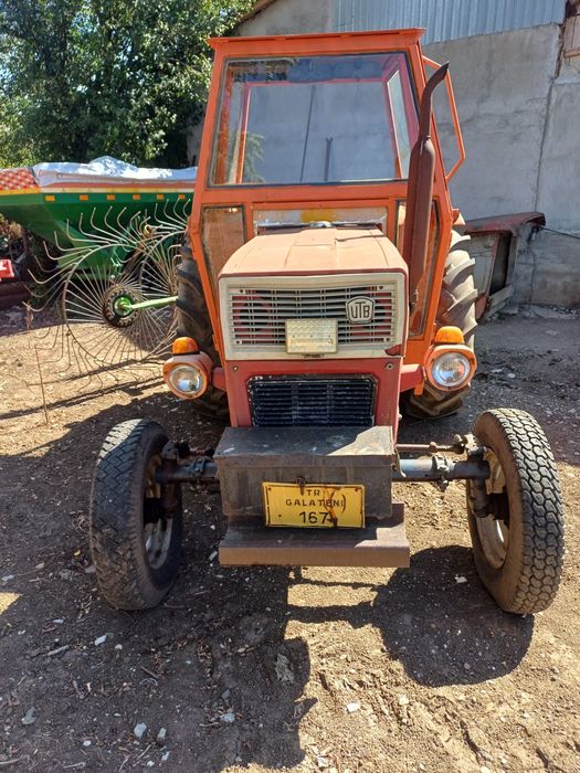 Vând tractor U445