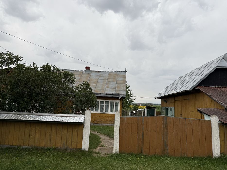 Casă bătrânească și teren