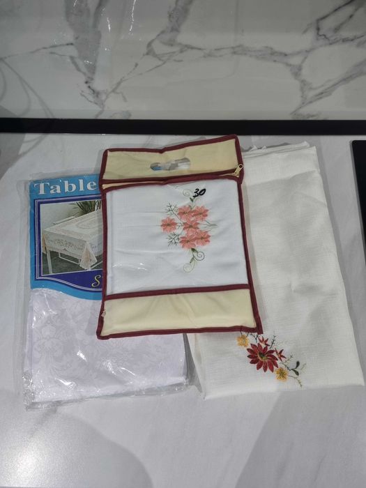 Feţe de masă noi brodate / elegante