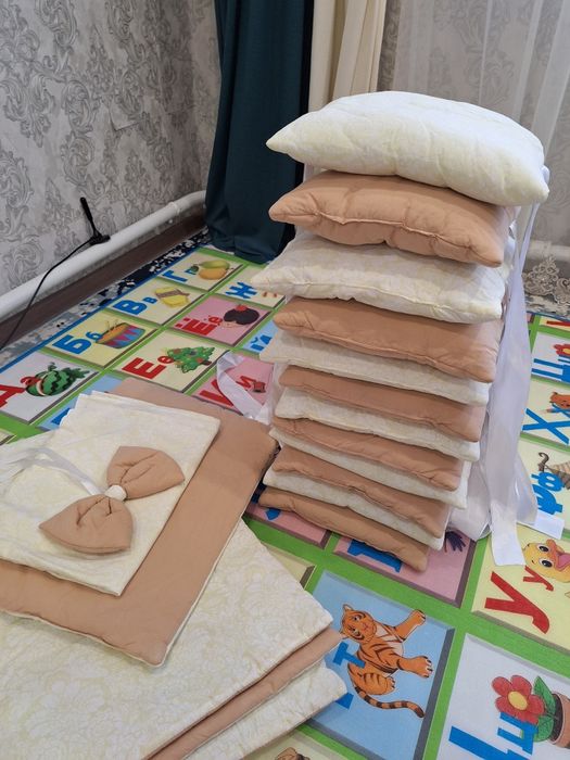 Комплект в кроватку .бортики