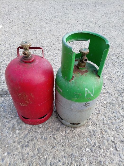 Vind doua butelie de voiaj de 12 l pline preț 170 lei