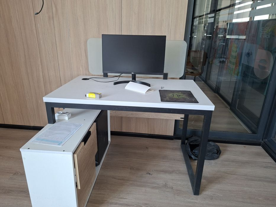Ofis yopilgani sabab mebellarlar sotiladi
