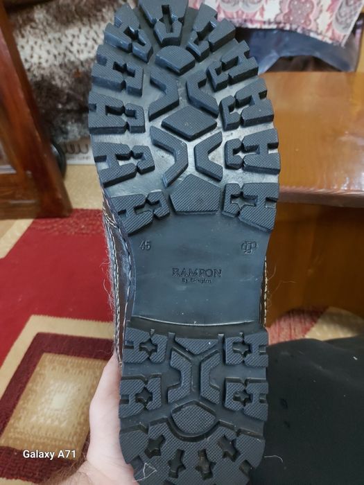 Продам зимние мужские сапоги