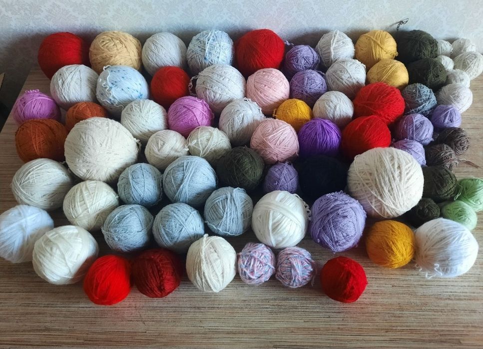 2 пакета Пряжи, нитки для вязания